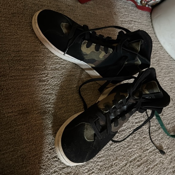 Shoes - Picture 3 of 3